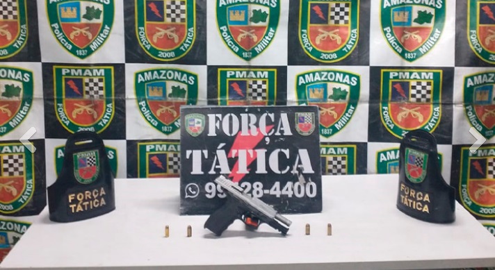 Traficantes fogem da polícia e jogam arma em rua de Manaus
