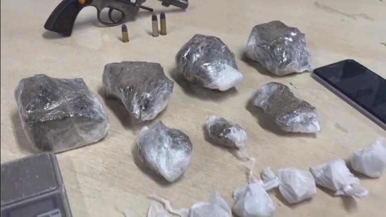 Polícia encontra caderno de contabilidade do tráfico ao prender suspeito em Manaus