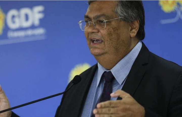 Dino assume Ministério da Justiça e promete resolver 'Caso Marielle'