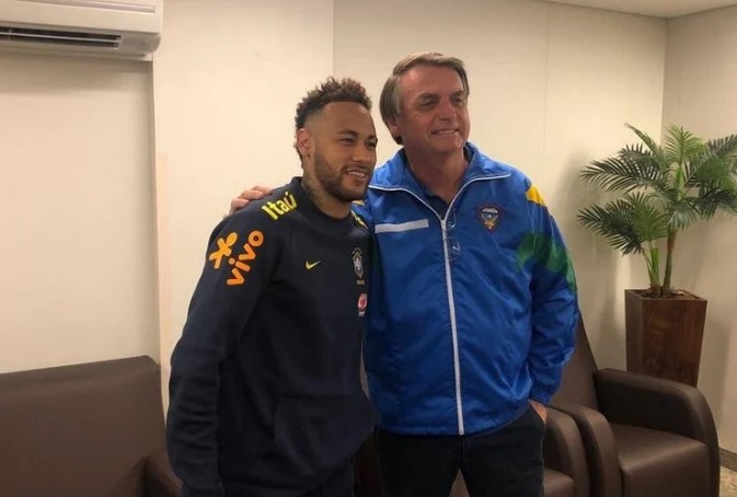 Neymar recebe de Bolsonaro honraria por Olimpíada sem ter ido aos Jogos