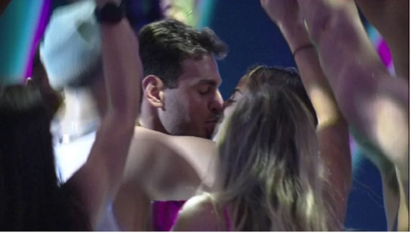 Key e Gustavo protagonizam o primeiro beijo do BBB23; veja vídeo