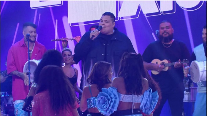 Vídeo: Festa do BBB23 começa com show de 'Menos é Mais'; confira atrações
