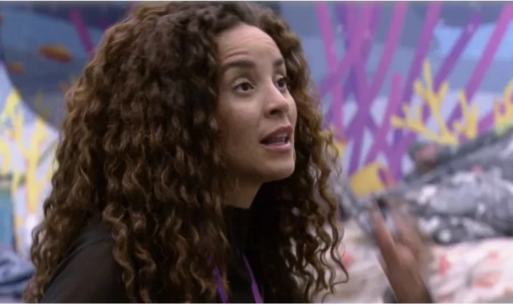 Domitila faz promessa a Cezar caso ele volte do Paredão