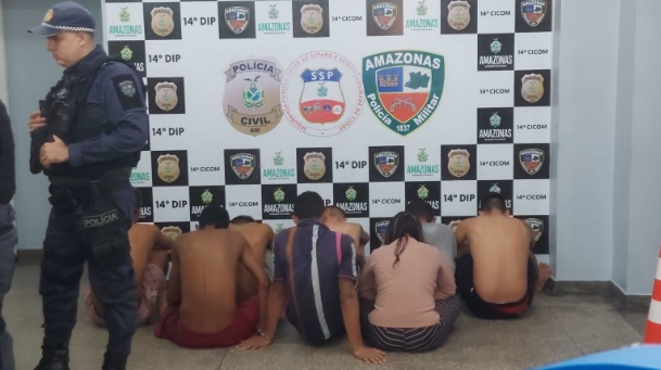 Suspeitos de integrar facção criminosa são presos com armas e drogas em Manaus