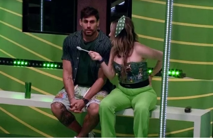 Amanda supõe que Key vai usar poder Curinga para colocar Larissa no Paredão