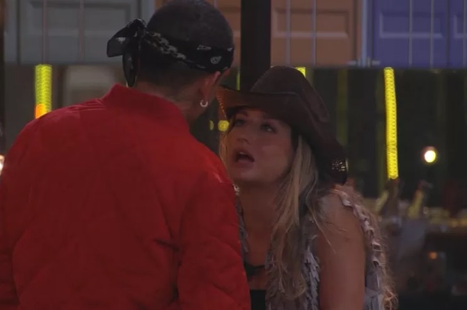 Bruna diz que se manterá afastada de Larissa após treta com a sister