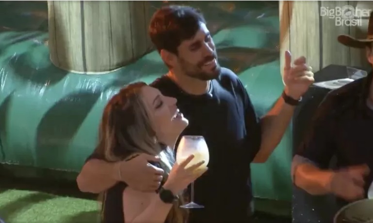 Vídeo: Amanda e Sapato cantam juntos e levam internet à loucura: 'eu adoro amar você'