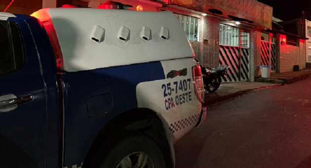 Criminosos fingem ser clientes e executam homem dentro de pastelaria em Manaus