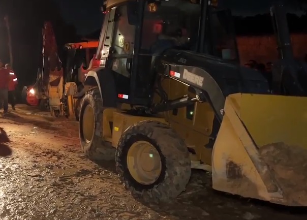 Famílias são retiradas de áreas de risco após deslizamento em Manaus