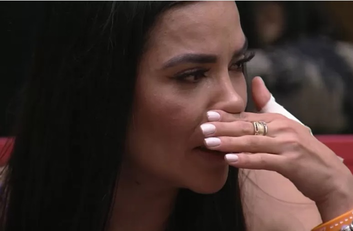 Dania chora após eliminação de Sapato e Guimê