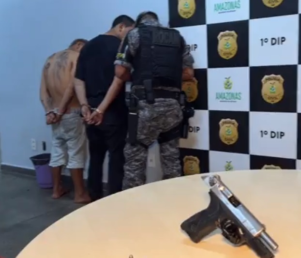 Dupla armada é presa aterrorizando moradores em beco de Manaus
