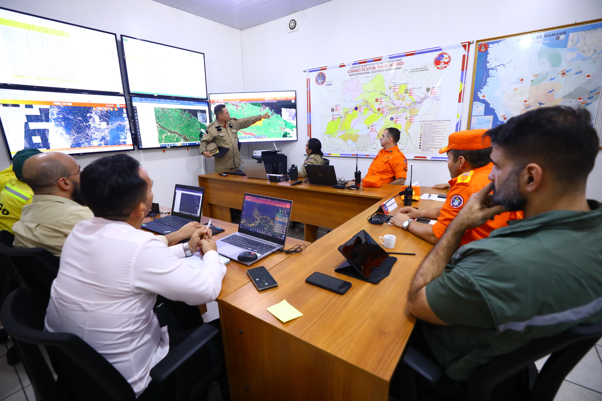 Mais 23 brigadistas do Ibama chegam ao Amazonas para reforçar combate às queimadas