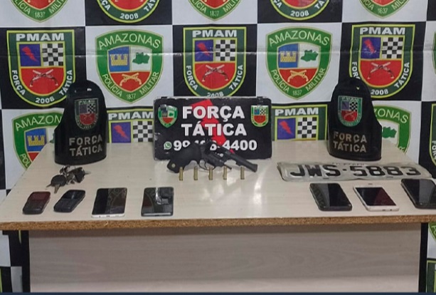 Casal é preso e adolescente apreendido com carro roubado em Manaus