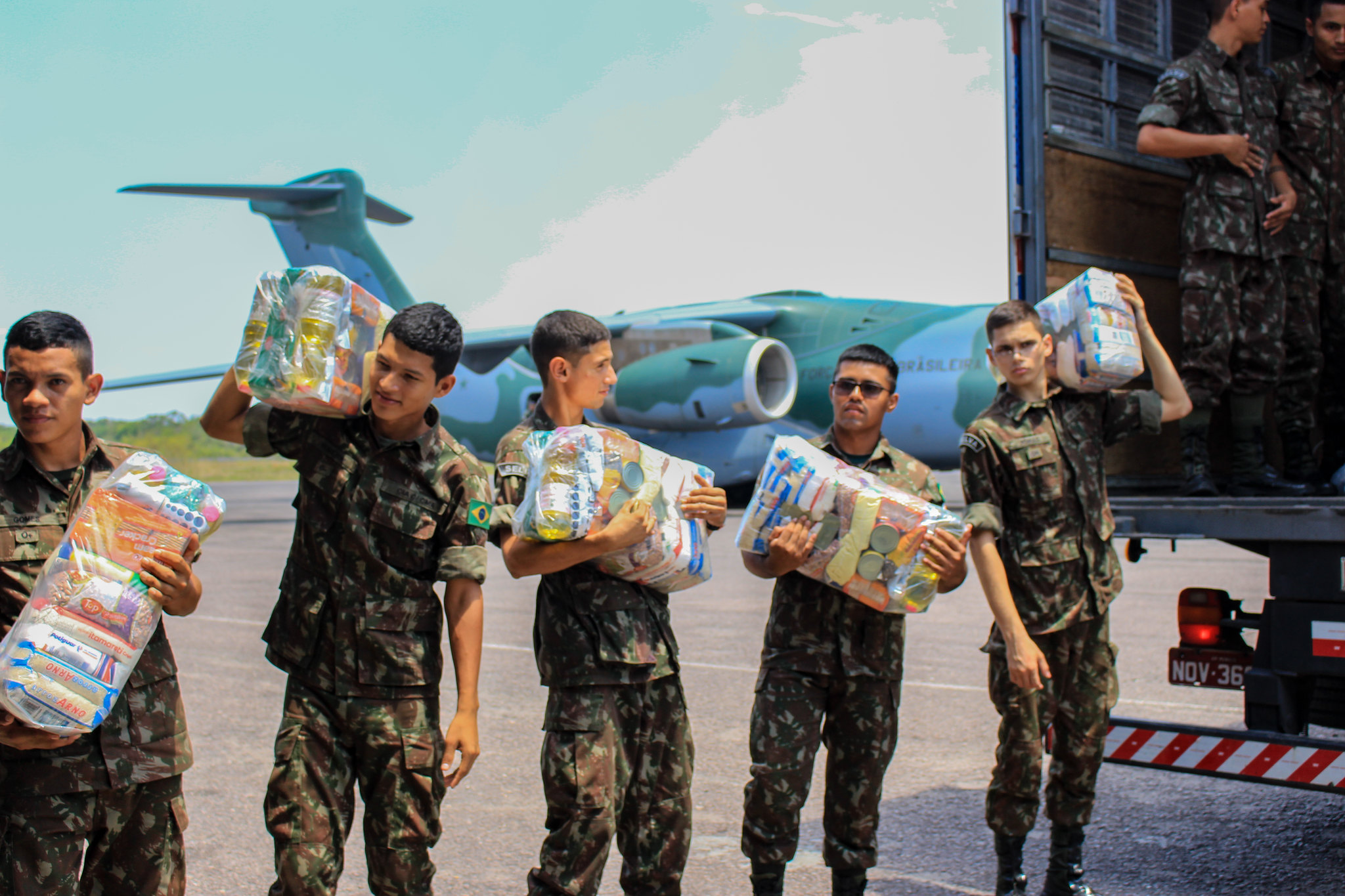 Governo envia mais 14,5 toneladas de cestas básicas para população afetada pela seca no Amazonas