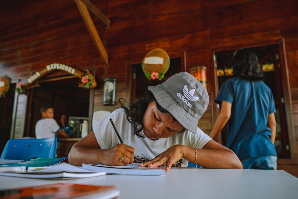 Seca extrema afeta mais de 5,5 mil alunos em comunidades ribeirinhas no Amazonas