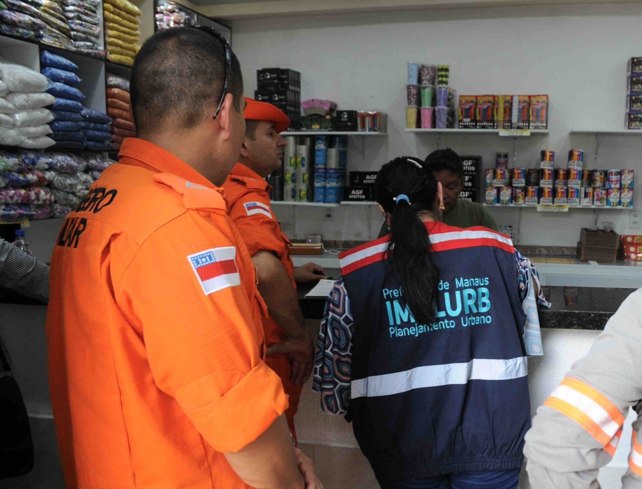 Bombeiros alertam sobre fogos de artifício durante festas de fim de ano no Amazonas