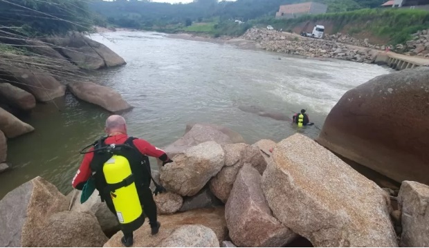 Menina de 4 anos desaparece após cair em rio na véspera de Natal