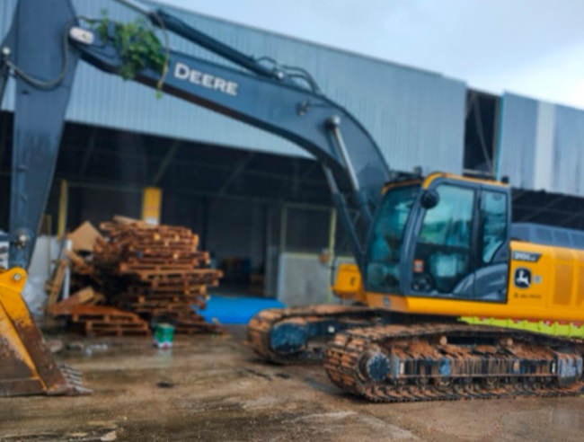 Trio é preso por derrubar árvores em avenida de Manaus