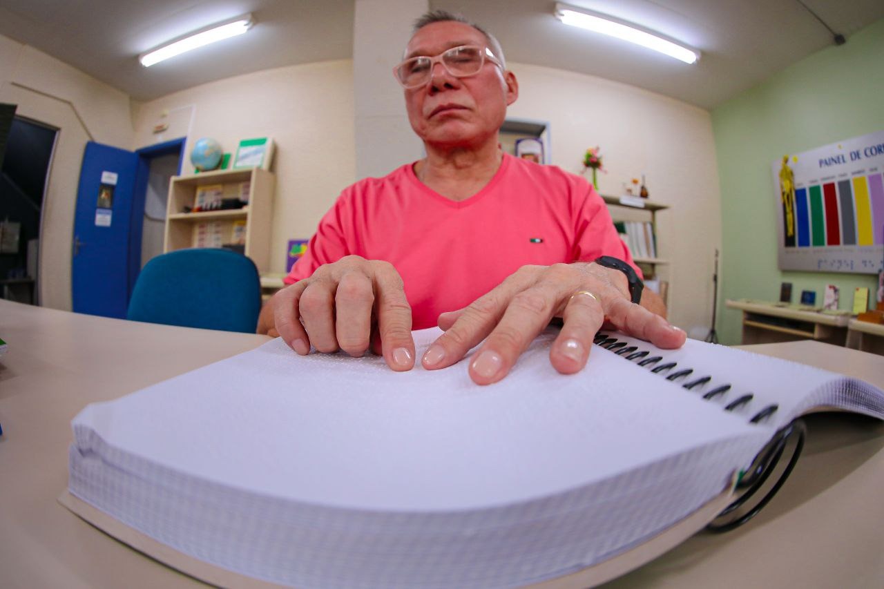 Biblioteca destaca inclusão cultural no Dia Mundial do Braille no Amazonas