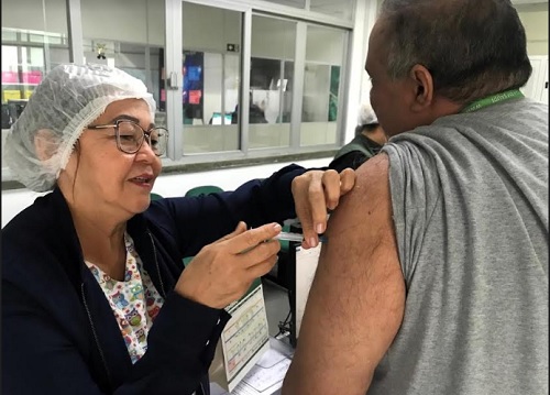 Vacinação contra Covid-19 completa 3 anos e Saúde alerta para imunização no Amazonas