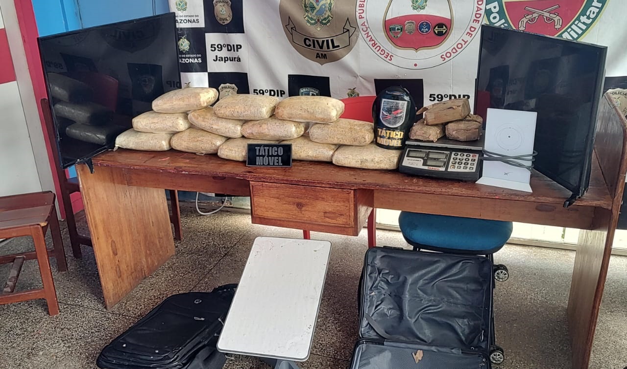 Seis pessoas são presas com 22 kg de drogas escondidos em flutuante em Japurá