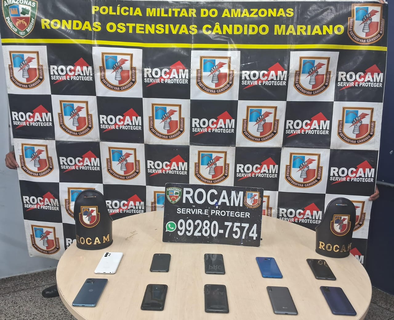 Criminosos abandonam 11 celulares roubados durante perseguição policial no Alvorada