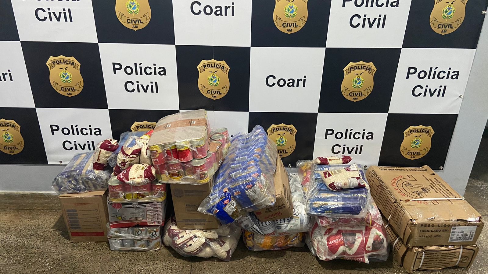 Funcionários públicos e empresário são presos por furto de merenda escolar em Coari