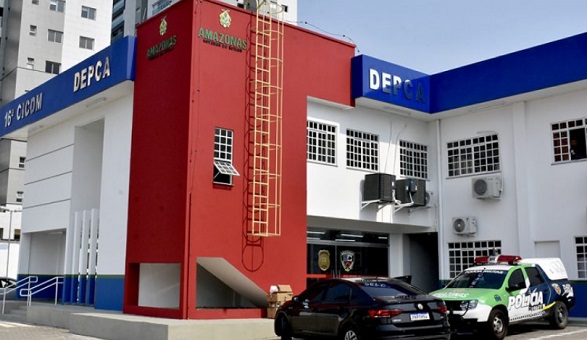 Babá é presa suspeita de agredir e abandonar crianças no Centro