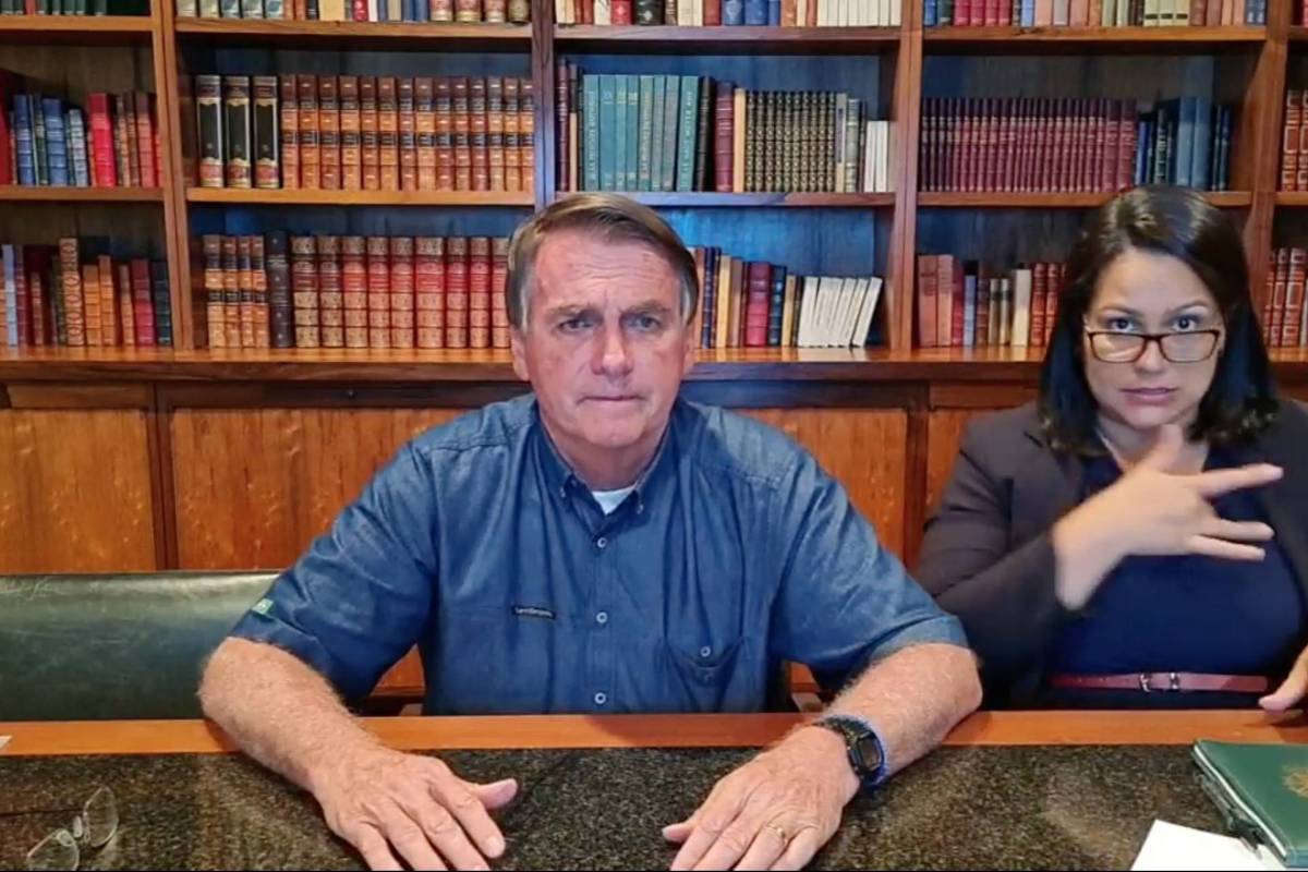 Facebook e Instagram derrubam live onde Bolsonaro diz que vacina da covid causa Aids
