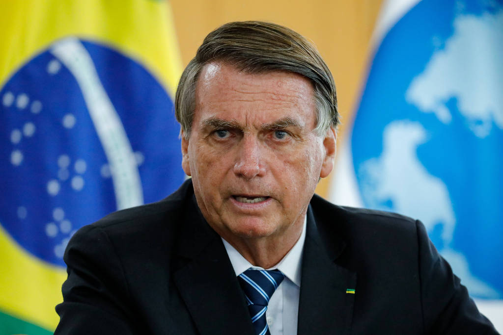 Após ter celular apreendido, Bolsonaro é intimado a prestar depoimento na PF