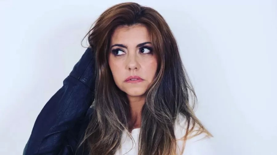 Atriz sente dores e descobre barata viva dentro do ouvido