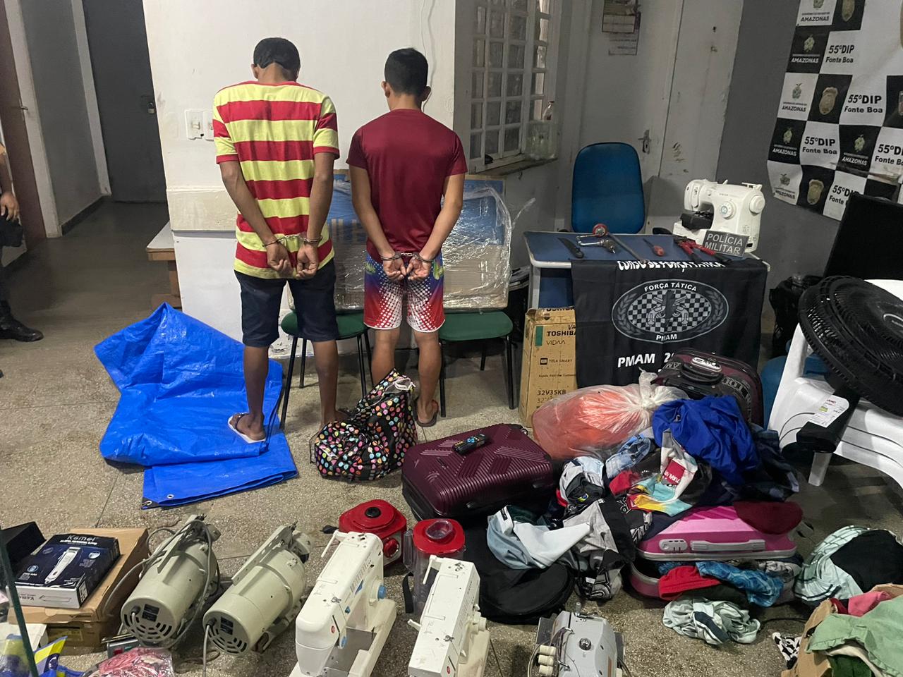 Dupla faz a limpa em loja de roupas e é presa no Amazonas
