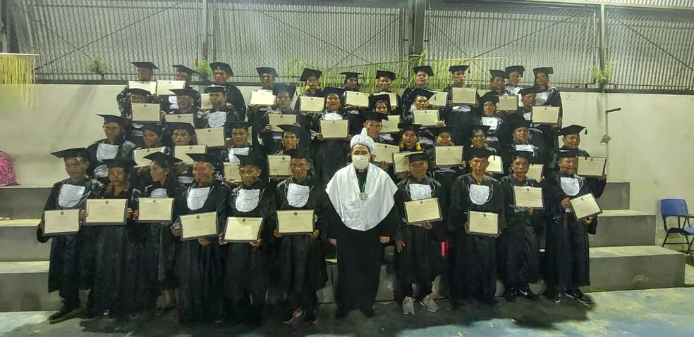 Indígenas são graduados pela Ufam e se tornam professores de língua nativa no Amazonas