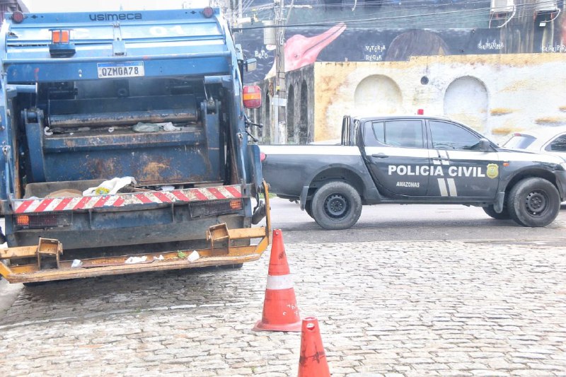 Corpo é encontrado esquartejado em saco dentro de caminhão de lixo em Manaus