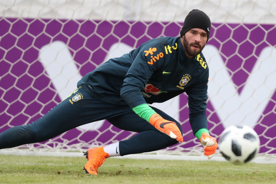 Alisson e Firmino testam positivo para covid horas antes de jogo do Liverpool