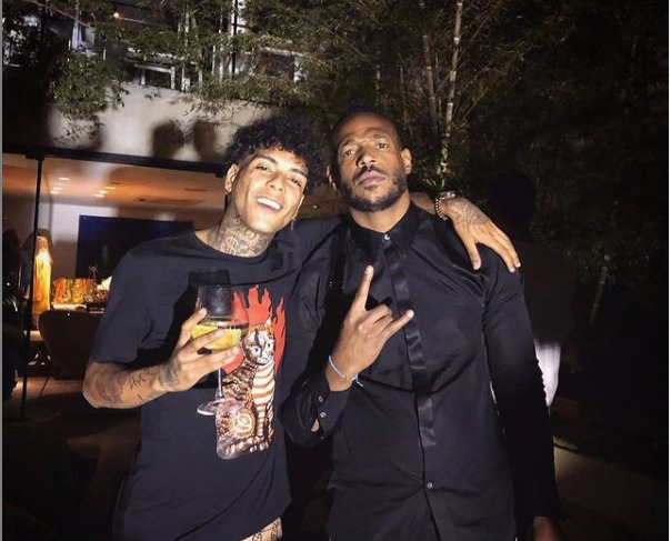 Ator de 'As Branquelas', Marlon Wayans presta homenagem a MC Kevin