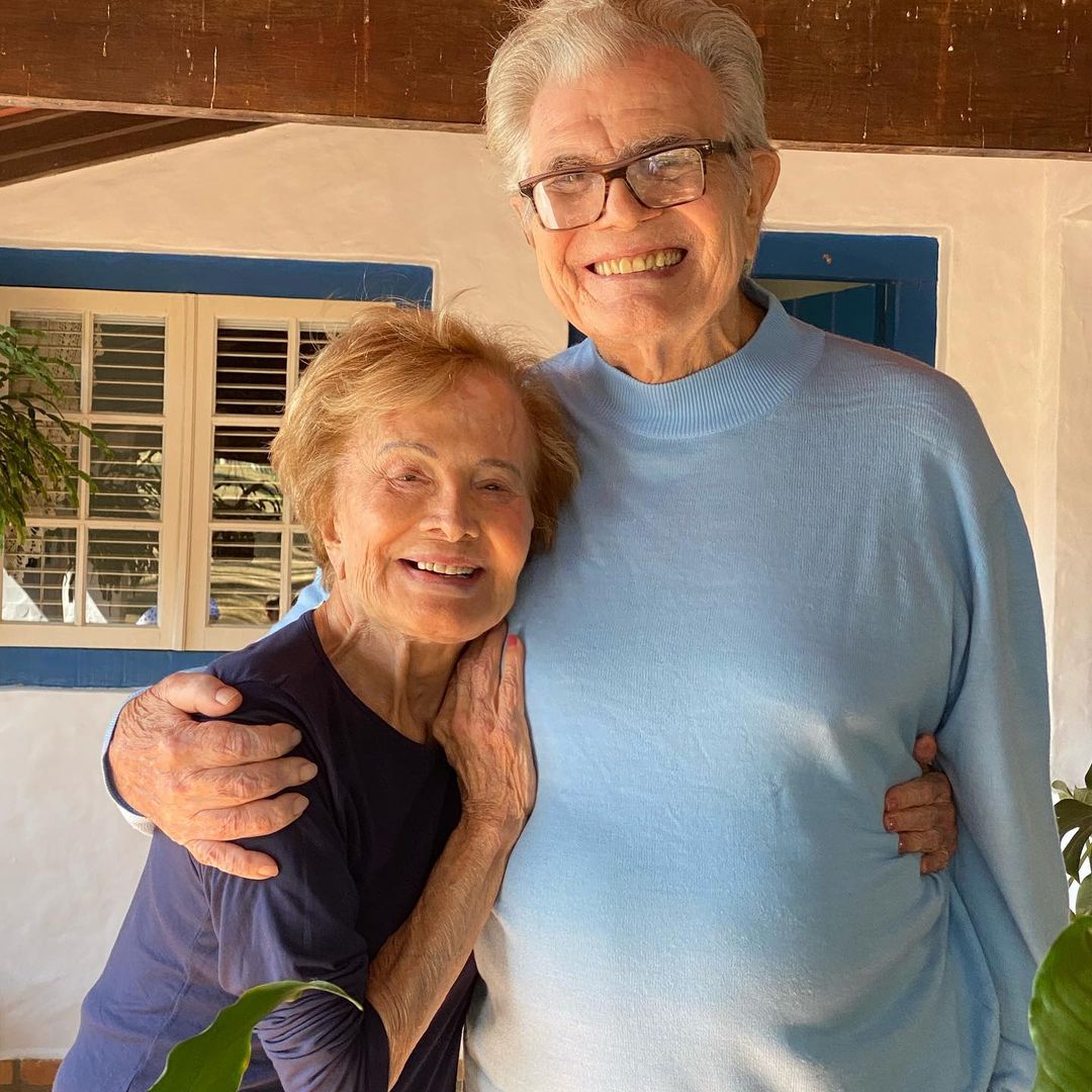 Neta mostra últimas fotos de Tarcísio Meira com Glória: 'iam de mãos dadas até na sala'