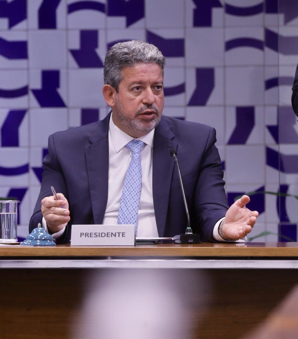 Presidente da Câmara diz que Brasil não pode tolerar gasolina a R$ 7 e gás a R$ 120