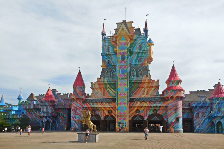 TRE proíbe Beto Carrero World de fazer propagandas de cunho eleitoral