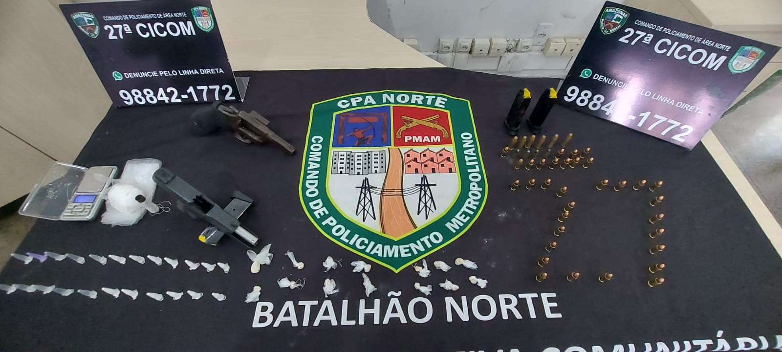 Trio é preso com drogas e pistola em plena luz do dia em Manaus