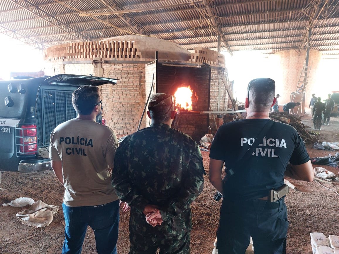Polícia incinera 1 tonelada de drogas apreendidas em Tefé