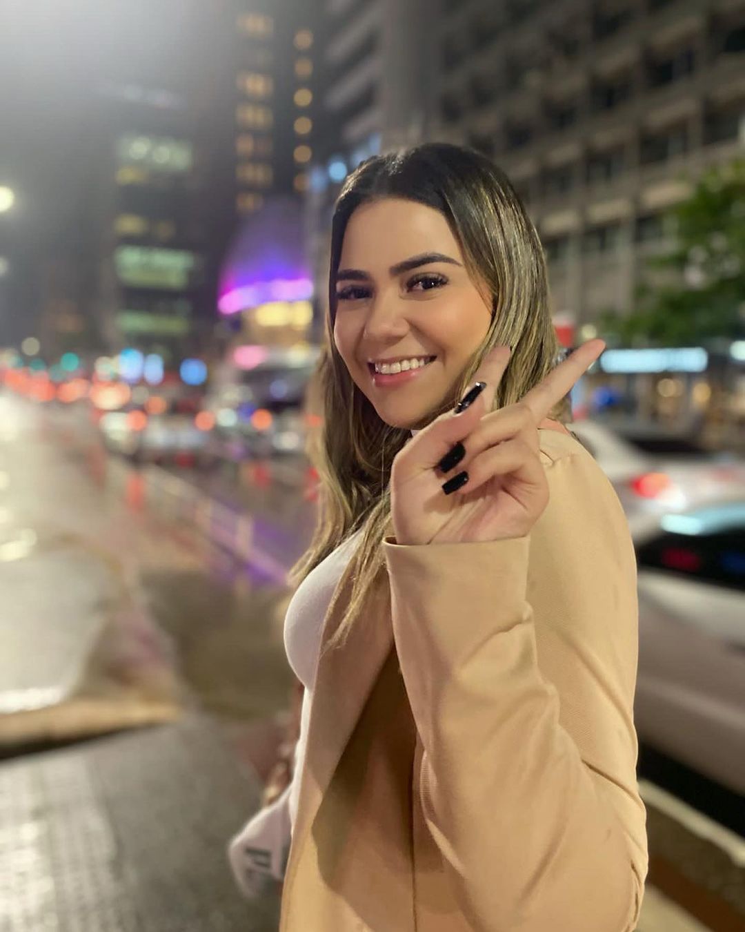 Jovem tem couro cabeludo arrancado ao ser arrastada por BMW