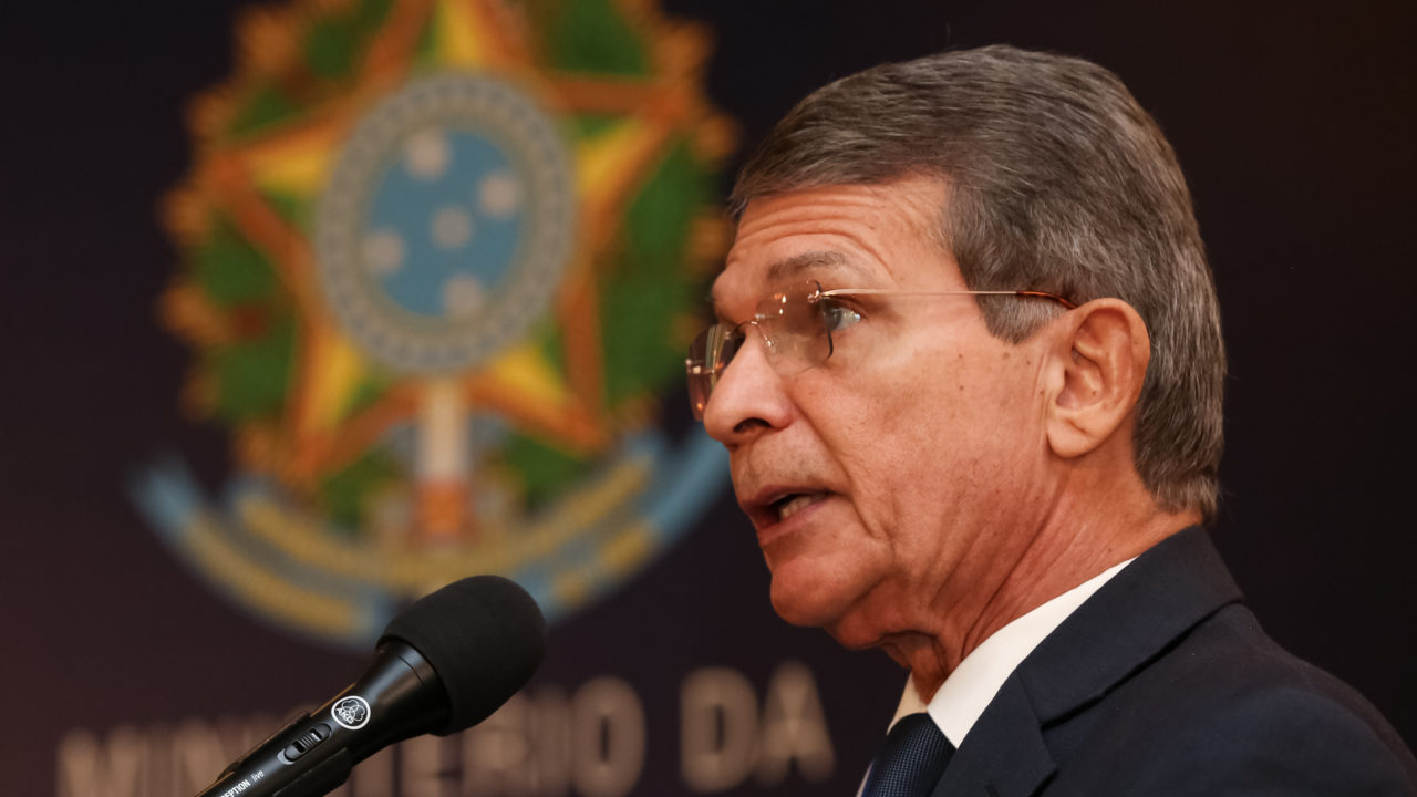 Presidente da Petrobras diz que segurar preços de combustíveis pode causar desabastecimento