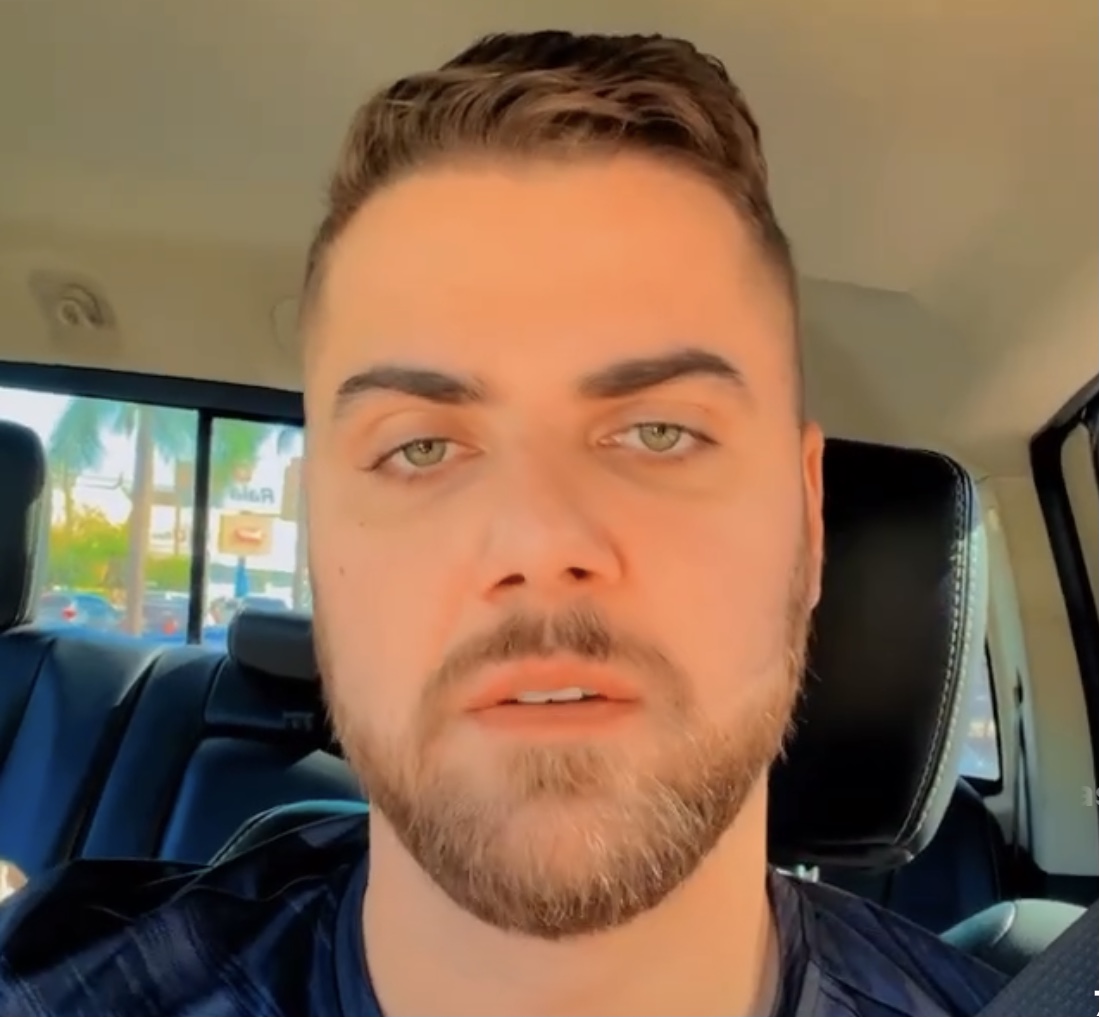 Zé Neto capota carro em acidente grave com carreta em BR