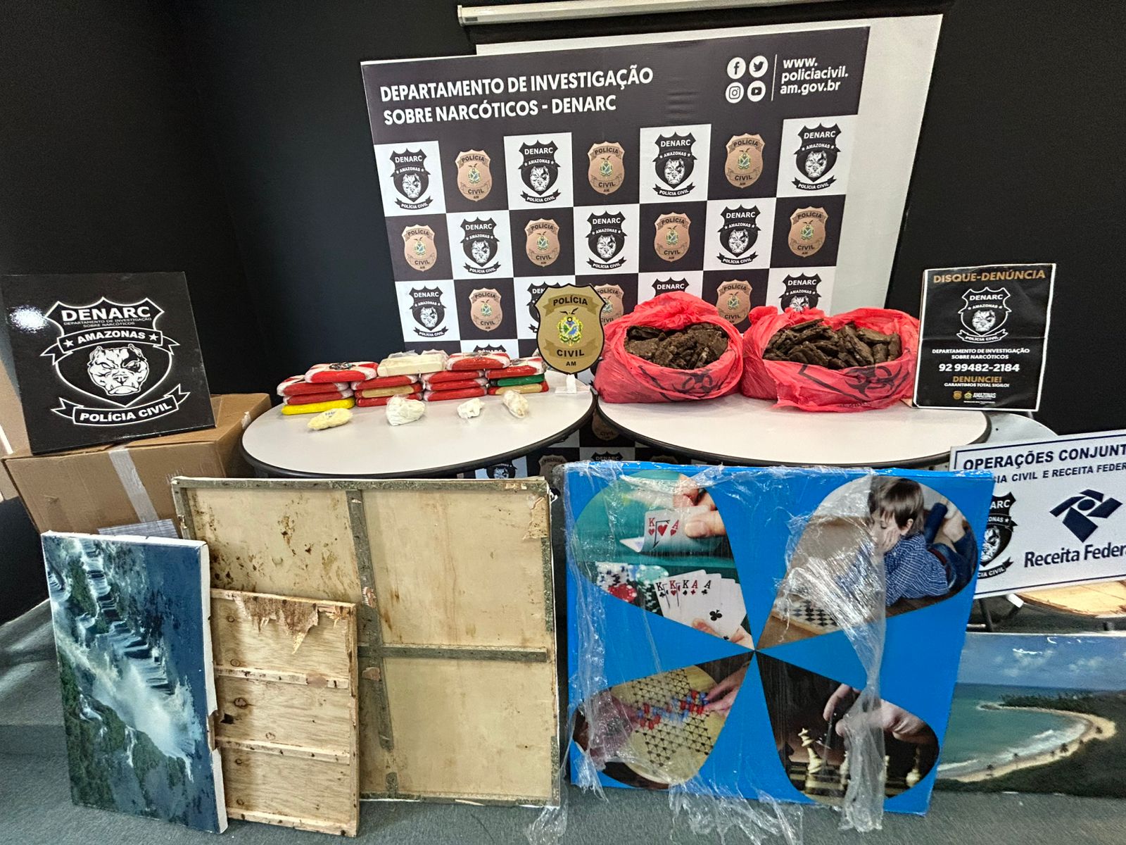 Cocaína negra apreendida em Manaus é feita para enganar cães farejadores, diz PC