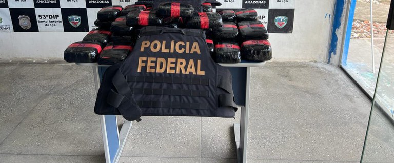 Traficante é preso pela PF com quase 50 kg de drogas em barco em Santo Antônio do Içá