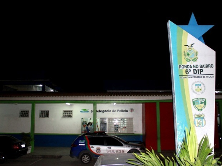 Criminoso invade ônibus, rouba passageiros e dá coronhadas em motorista em Manaus