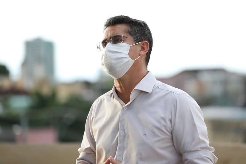 Prefeito de Manaus quer show de Bono Vox, do U2, para celebrar fim da covid