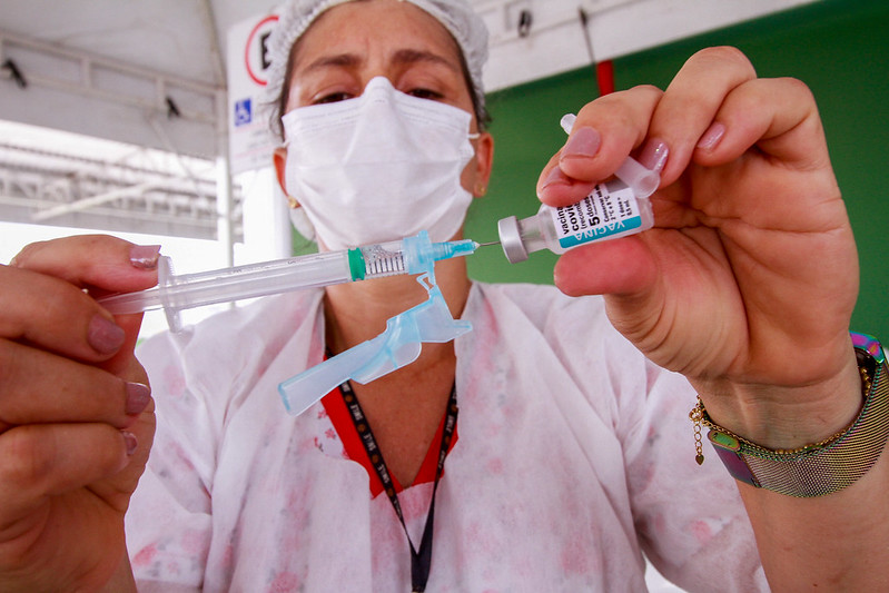 China libera insumos para Brasil produzir 16,6 milhões de doses de vacina