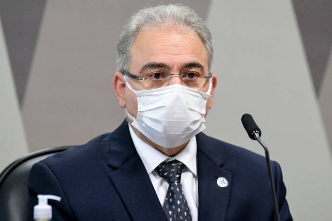 'Não é um nome que harmoniza', diz Queiroga sobre médica Luana Araújo